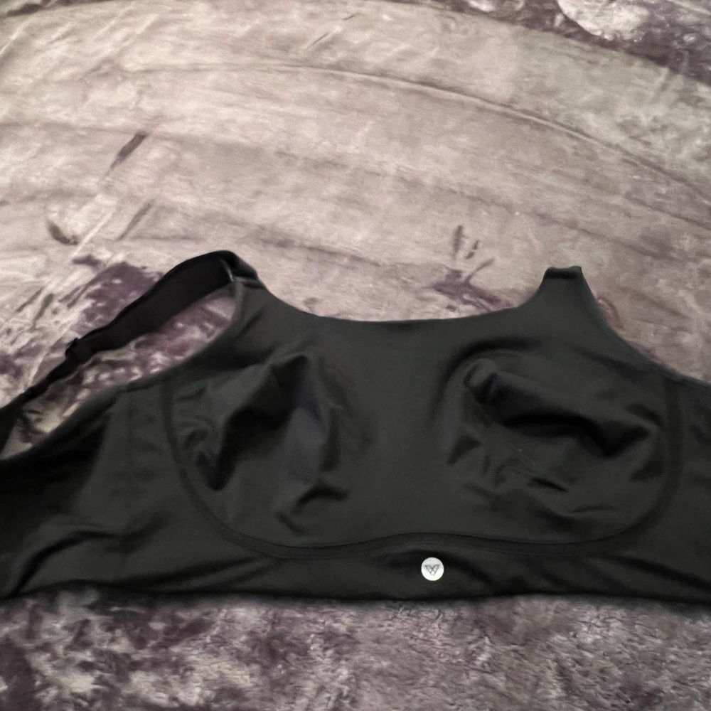 Livi Active by Lane Bryant medium support sports bra 46DD